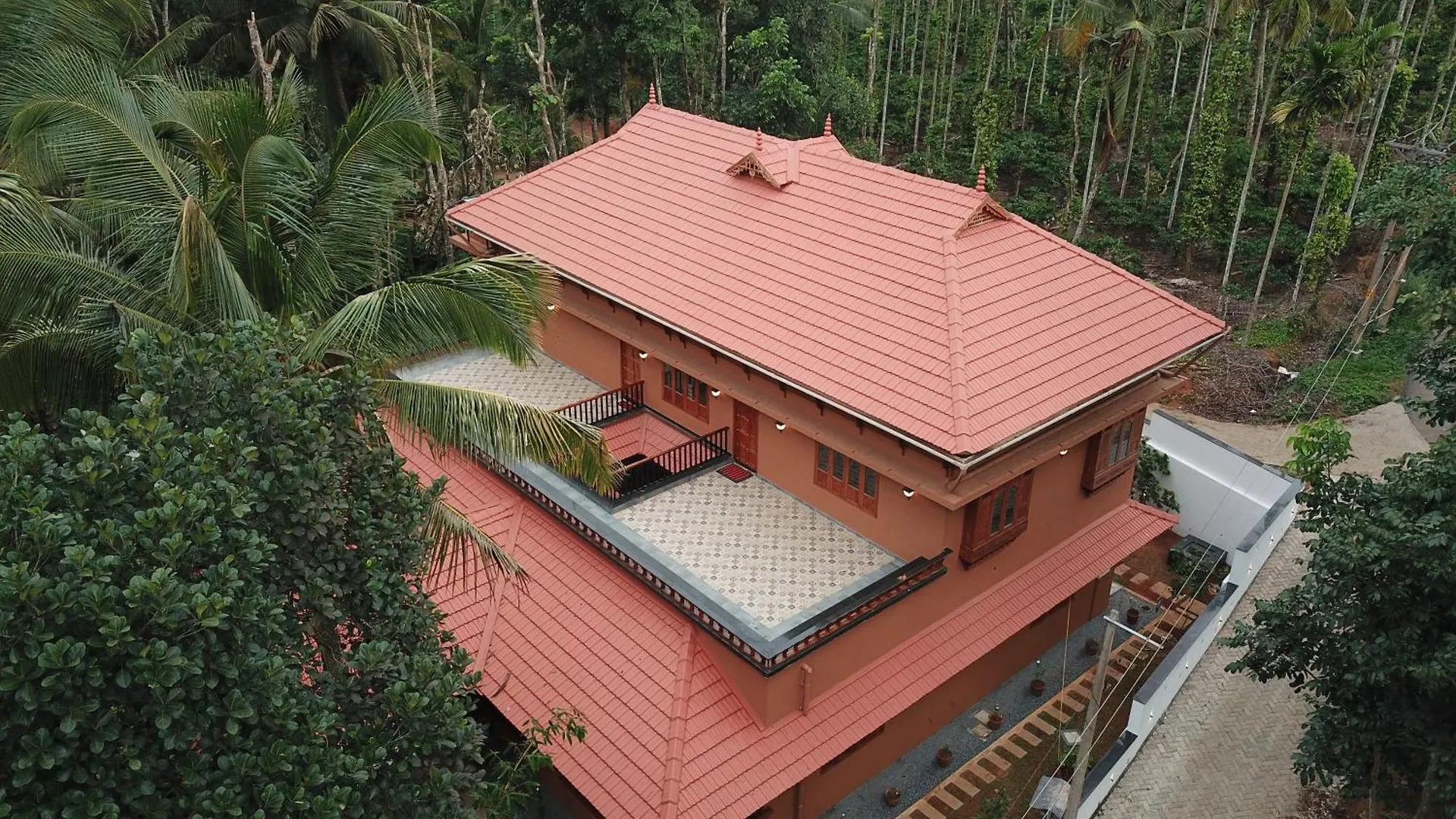 Luxury Earthy Homestay Mananthavady
